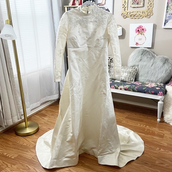 Vintage Bianchi floral beaded ivory wedding gown dress - Picture 1 of 16